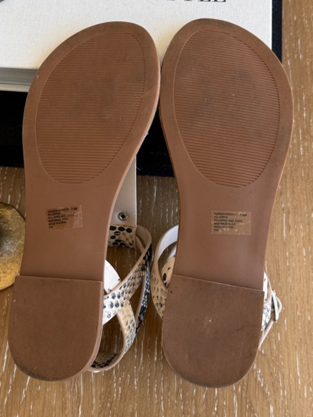 Steve Madden Hidden Natural Snake T-Strap Sandals 7.5 - Picture 5 of 7